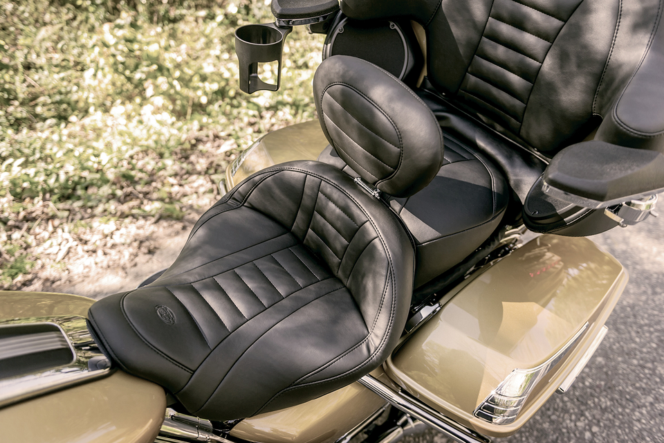 Deluxe Touring Seat - FLH