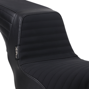 Kickflip Seat - Pleated Grip - Softail 18+