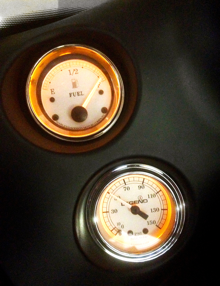 Fairing Mounted LED Backlit PSI Gauges - Silver - Lutzka's Garage