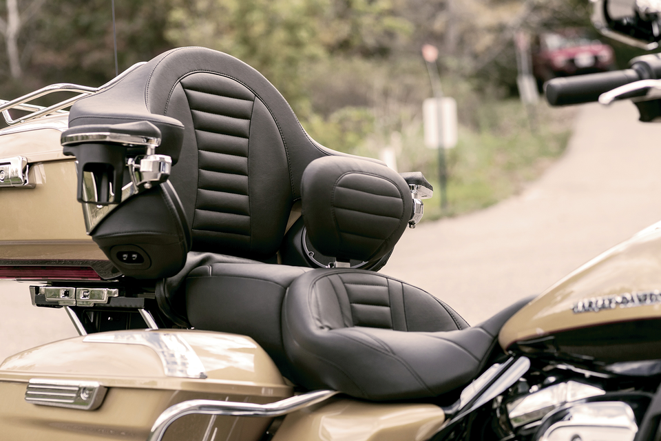 Deluxe Touring Seat - FLH
